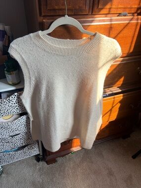 H&M Cream Ribbed Crewneck Sleeveless Knit Top